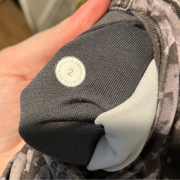 LULULEMON Align Pant II 28” in Floral Illusion Ice Grey Multi - Picture 10 of 10